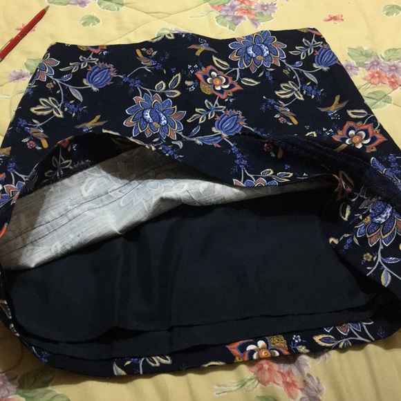 Navy floral skirt - Picture 2 of 3